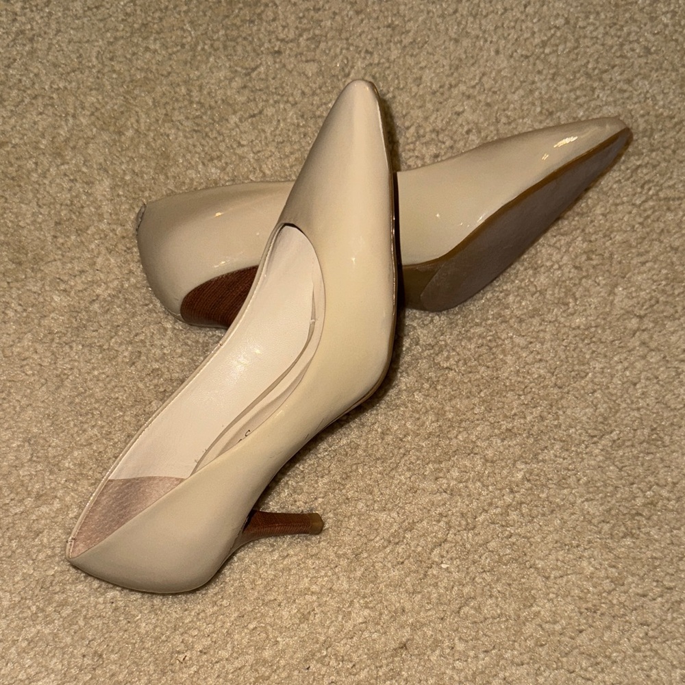 Talbots NWOT Women's PATENT LEATHER Beige Heels